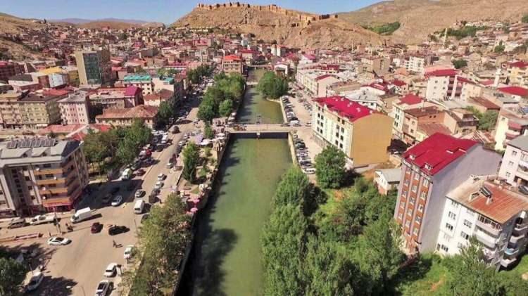 <p><span style="color:#B22222"><strong>BAYBURT</strong></span></p>

<p> </p>

<p>Kadınlarda ortalama yaşam süresi: 81,4</p>

<p>Erkeklerde ortalama yaşam süresi: 77,0</p>

<p>Ortalama: 79,2</p>
