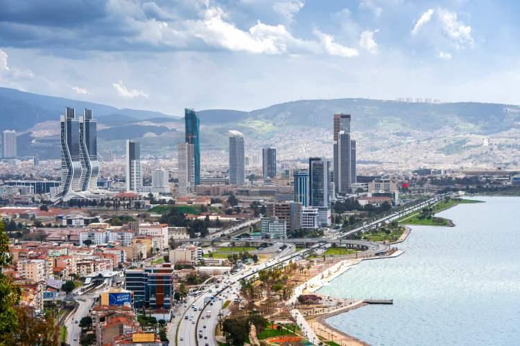 <p><span style="color:#B22222"><strong>İzmir:</strong></span></p>

<p> </p>

<p>363.110 kişi</p>
