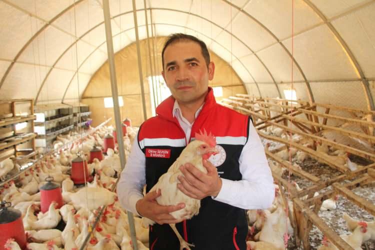 <p>Şırnak İl Tarım ve Orman Müdürü Oktay Sezgin, Onat’ın örnek bir üretici olduğunu belirterek şunları söyledi: </p>

<p> </p>

<p><strong>"Şırnak ili Uludere ilçesi kırsalındayız. Şu an Hanke Dağı eteklerinde bulunan bölge oldukça kırsal bir bölge.</strong></p>
