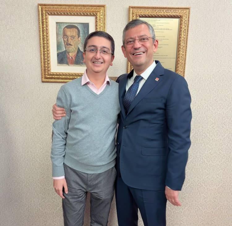 <p><span style="color:rgb(20, 35, 58)"> Emrah Bağdatlı'nın kız kardeşi Özge Bağdatlı da operasyonda gözaltına alındı.</span></p>
