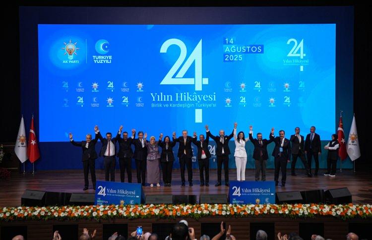 <p>Geçtiğimiz günlerde 24'üncü yaşını kutlayan AK Parti, yeni yaşında adeta gövde gösterisi yaptı.</p>

<p> </p>
