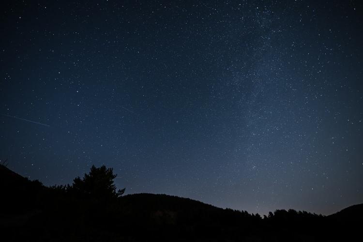 <p>Ülkemizde gökyüzünün temiz olduğu noktalarda perseid meteorlar gözlemlendi. </p>