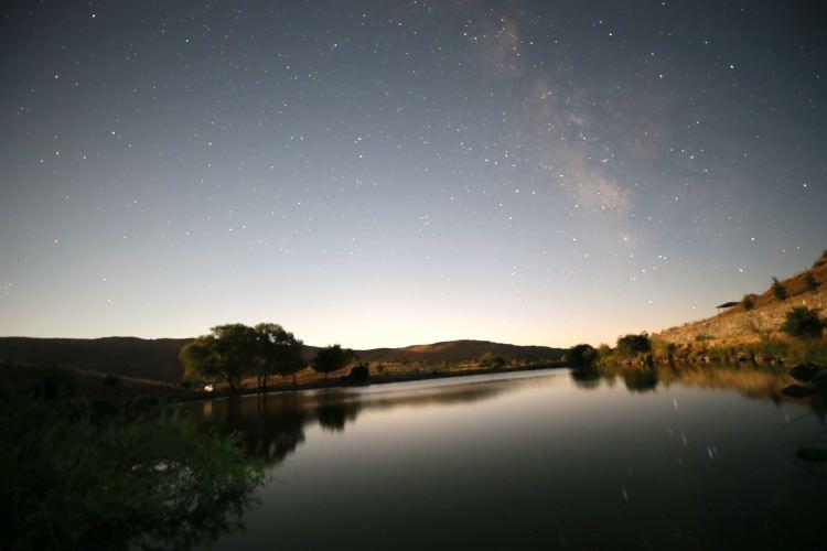 <p>MALATYA</p>

<p>Malatya'nın Hekimhan ilçesindeki Dipsiz Göl alanında, gece saatlerinde gökyüzünde gerçekleşen meteor yağmuru uzun pozlama tekniğiyle görüntülendi.</p>

<p> </p>
