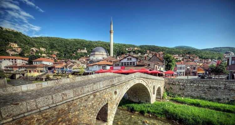 <p><span style="color:#B22222"><strong>KOSOVA</strong> </span></p>
<p>180 günde 90 günü aşmayacak şekilde vizesiz. </p>
