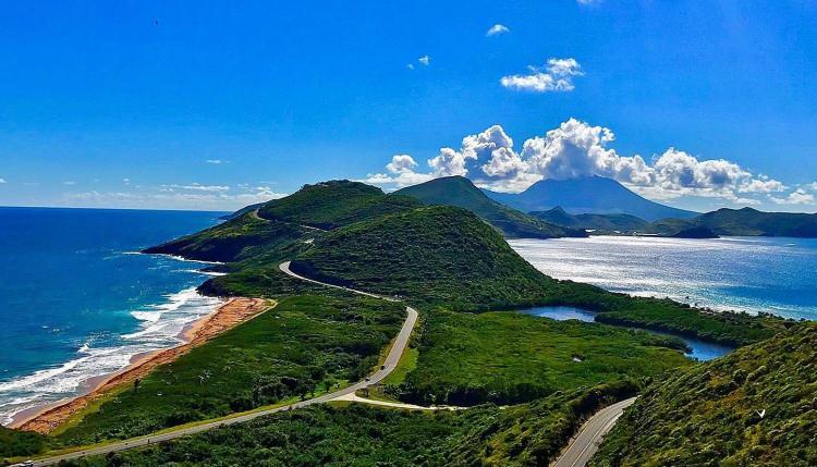 <p><span style="color:#B22222"><strong>SAINT KITTS (SAINT CHRISTOPHER) VE NEVIS ADALARI</strong></span> </p>
<p>180 günde 90 günü aşmayacak şekilde vizesiz. </p>
<p><strong>SAINT LUCIA</strong> </p>
<p>42 gün vizesiz. </p>