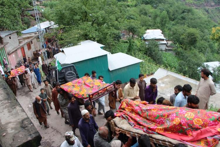<p>Açıklamada, Hayber Pahtunhva eyaletinde 390, Pencap'ta 164, Gilgit Baltistan'da 32, Sind'de 28, Belucistan'da 20, Azad Keşmir'de 15 ve İslamabad'da 8 kişinin yaşamını yitirdiği bilgisi paylaşıldı.</p>
