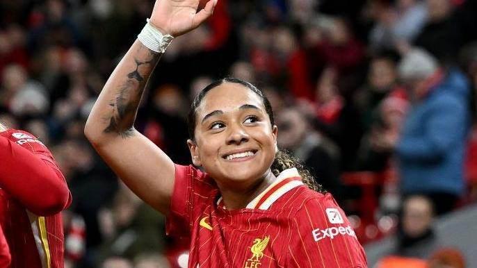 <p>1 milyon sterlinlik maliyet, kadın futbol tarihinin en pahalı transferi olarak kayıtlara geçti.</p>