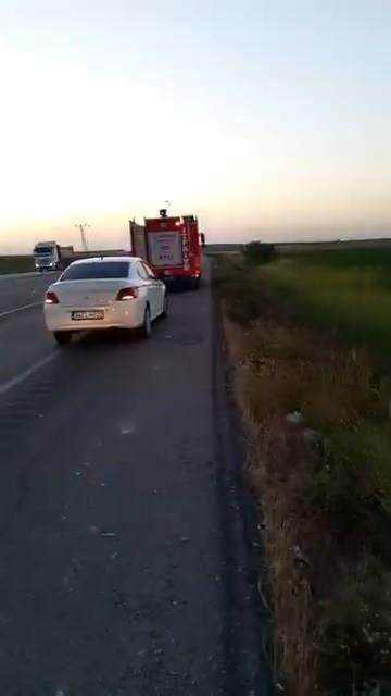 <p>Ambulansla hastanelere kaldırılan yaralıların durumlarının iyi olduğu öğrenilirken, kazayla ilgili inceleme başlatıldı. </p>
