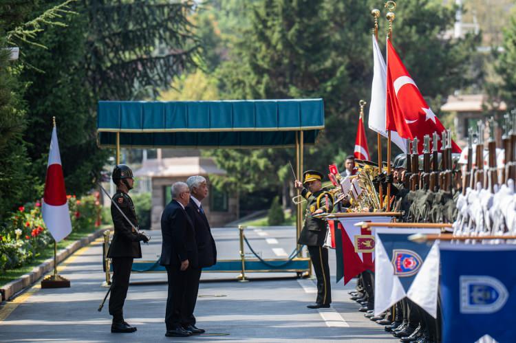 <p>Milli Savunma Bakanı Yaşar Güler ile savuma işbirliğini görüşmek üzere Ankara'ya gelen Japonya Savunma Bakanı Gen Nakatani'nin ziyareti, dünya basını tarafından merakla takip edildi. </p>
