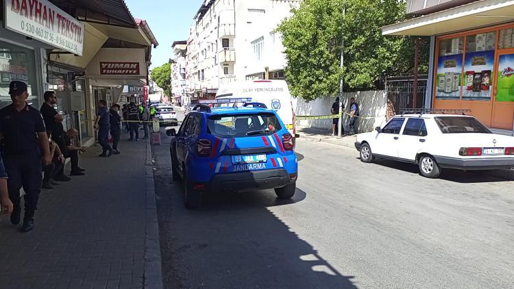 <p><span style="color:rgb(33, 37, 41)">İfadesinde, aşırı derecede borcu olduğunu, tapusu eşinin üzerinde olan evi satıp borçlarından kurtulmak istediğini belirten Derin, "Ancak, Burcu kabul etmedi. Defalarca kez söylememe karşın hep reddetti. Bu nedenle evde huzurumuz kalmadı. Aynı evde, ayrı odalarda kalmaya başladık. Olay günü de alkol aldıktan sonra tekrar konuşmak için çalıştığı iş yerine gittim. Orada kendisine son kez 'Borçlarım nedeniyle insan içine çıkamaz oldum. Evi satıp, borçları ödeyeyim' dedim. Yine kabul etmeyince, kendimi kaybedip, tabancamı çıkarıp, vurdum" dediği öğrenildi.</span></p>
