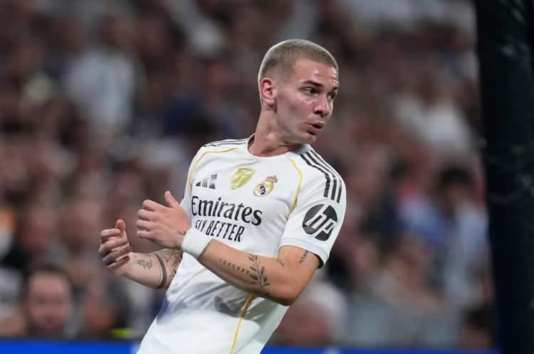 <p>Milli futbolcunun ilk 11'deki yeri, kulübü ve taraftarı bu sezon en çok heyecanlandıran transferlerden birisi olan 18 yaşındaki Franco Mastantuono'nun gelişinden dolayı sallantıda.</p>