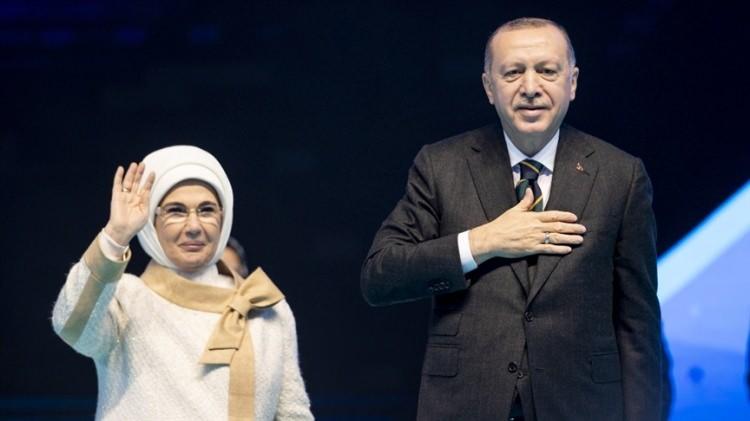 <p>Restorasyon çalışmaları Cumhurbaşkanı Recep Tayyip Erdoğan ve eşi Emine Erdoğan’ın himayelerinde gerçekleştirilen Atatürk’ün manevi mirası Savarona yatı, yarın <strong>TEKNOFEST </strong>Mavi Vatan kapsamında, TCG Anadolu ve 7 gemiyle birlikte İstanbul Boğazı'ndan geçiş yapacak.</p>
<p> </p>