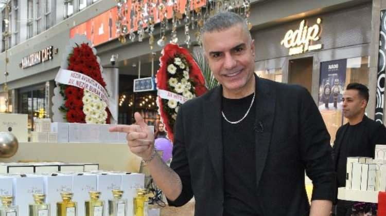 <p>Kendi kozmetik markasını kuran sanatçı 7 yılın sonunda hayaline kavuşmuştu.</p>
