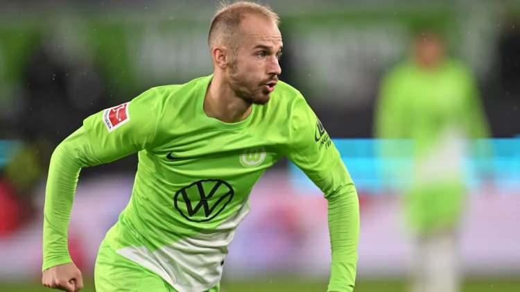<p>Beşiktaş yönetimi, uzun zamandır transfer listesinde bulunan Vaclav Cerny için Wolfsburg ile masaya oturdu! Almanya ekibi 8 milyon Euro bonserviste diretirken, Beşiktaş ise makul bir anlaşmayla Vaclav Cerny'ye hızlıca imza attırmak istiyor.</p>
<p> </p>