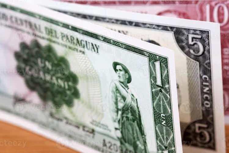 <p><span style="color:rgb(178, 34, 34)"><strong>9) PARAGUAYAN GUARANİ</strong></span></p>
<p> </p>
<p>Paraguay'ın para birimi guarani (PYG), enflasyon ve işsizlikle ilgili süregelen sorunlardan muzdariptir ve bu da onu dünyanın en zayıflarından biri haline getirmiştir. <strong>PYG ayrıca yolsuzluk ve sahte para nedeniyle de sekteye uğruyor.</strong></p>