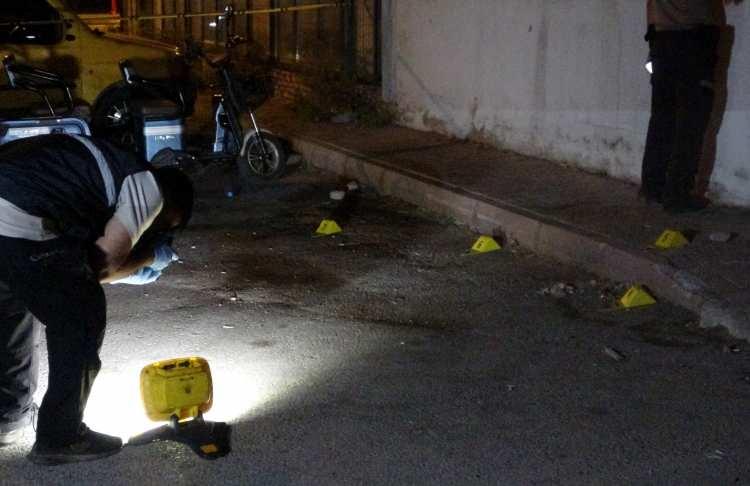 <p>Olay, saat 22.30 sıralarında Muratpaşa ilçesi Kızılarık Mahallesi 2738 sokak üzerinde meydana geldi. </p>
