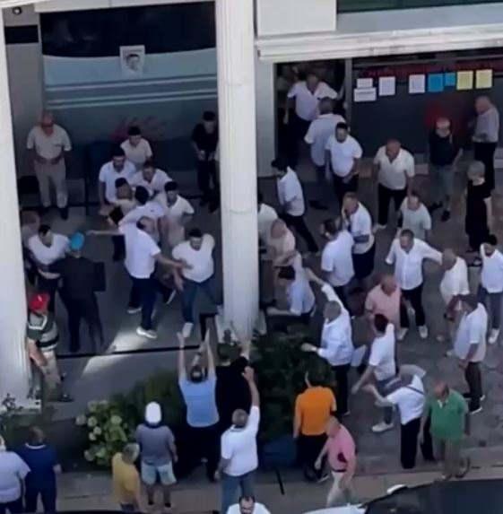<p>Ayhan Abdik’in ise halen uyutulduğu, bugün öğleden sonra uyandırılmaya çalışılacağı fakat sağlık durumunun ciddiyetini koruduğu öğrenildi. </p>

<p> </p>
