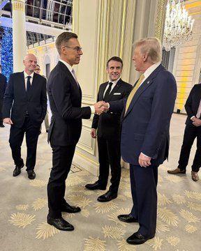 <p>Bu görüşmenin ardından Trump'ın Rusya Devlet Başkanı'na karşı sabrında gözle görülür bir azalma yaşandığına dikkat çekildi.</p>
<p><span style="color:#B22222"></span></p>