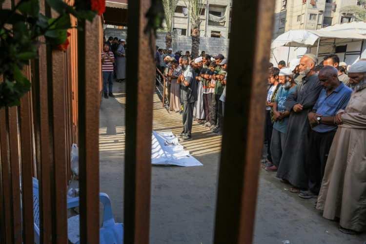 <p>ATEŞKES ÇABALARI DEVAM EDİYOR</p>

<p>Gazze'de ateşkes çabaları da sürüyor. İsrail ve Arap medyasına göre Hamas'a rehinelerin serbest bırakılması ve ateşkes sağlanması için yeni bir teklif sunuldu.</p>
