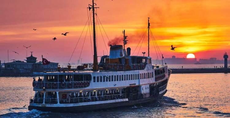 <p>SİRKECİ ARABALI VAPUR İSKELESİ TAŞINACAK</p>
<p> </p>
<p> </p>
<p>Bunlardan biri kentin en eski ulaşım araçlarından Sirkeci-Harem arabalı vapur hattının Sirkeci iskelesinin taşınması.</p>
<p> </p>
<p>Bu kapsamda, Tarihi Yarımada'nın önemli ulaşım akslarından biri olan Sirkeci–Harem arabalı vapur hattının Sirkeci iskelesi Yenikapı'ya taşınacak.</p>