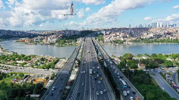 <p>Plana göre ilk etapta Vatan Caddesi pilot bölge olacak.</p>
<p>Vatan Caddesi'nde uygulanacak otobüs öncelikli şerit uygulamasıyla, hem trafik sıkışıklığı azalacak hem de toplu ulaşımın verimliliği artacak.</p>