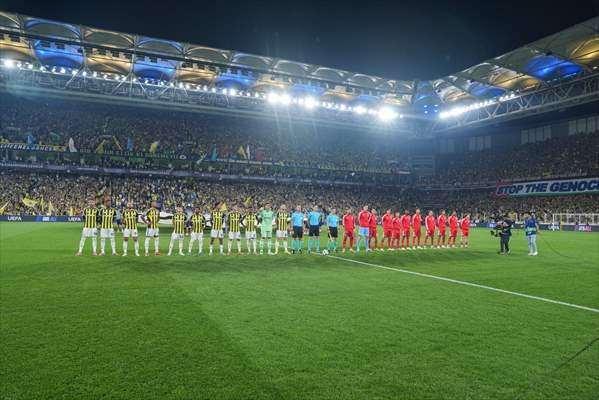 <p>Fenerbahçe, UEFA Şampiyonlar Ligi play-off turu etabında evinde Portekiz ekibi Benfica'yı ağırladı.</p>
