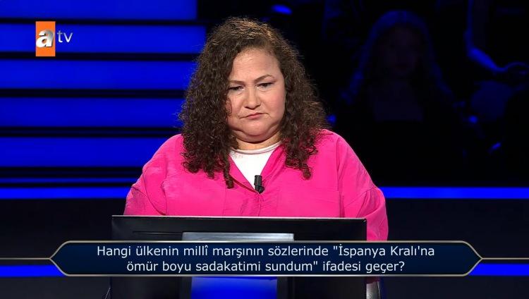 <p><strong>ÜÇ ADIM KALMIŞTI</strong></p>

<p>Büyük ödüle üç adım kala yarışmacı 300.000 TL değerindeki soruyu açtırdı.</p>
