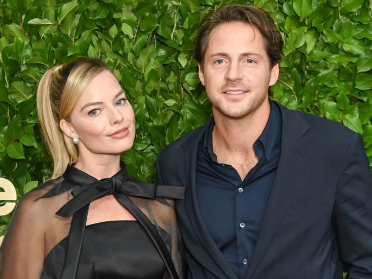 <p>Ünlü çift, 2013 yılında Aşk Uğruna (Suit Française) filminin setinde tanışmıştı. Margot Robbie filmin oyuncusu, eşi Ackerley ise yardımcı yönetmeniydi.</p>