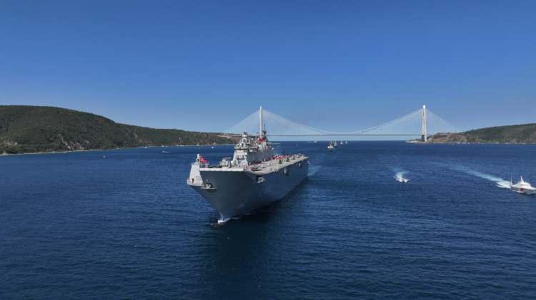 <p><span style="color:rgb(255, 255, 255)">Milli Savunma Bakanlığının ev sahipliğindeki etkinlik için TCG Anadolu, saat 14.45 sıralarında Karadeniz açıklarından İstanbul Boğazı'na ulaştı.</span></p>