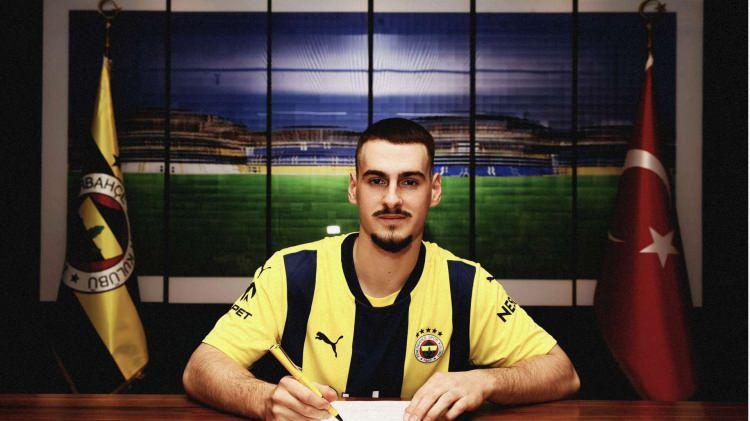 <p><strong>1- OGNJEN MİMOVİC</strong></p>

<p> </p>

<p>Fenerbahçe'de geçtiğimiz sezonun devre arasında transfer edilen Ognjen Mimovic'in ayrılığa yakın olduğu öğrenildi.</p>

<p> </p>
