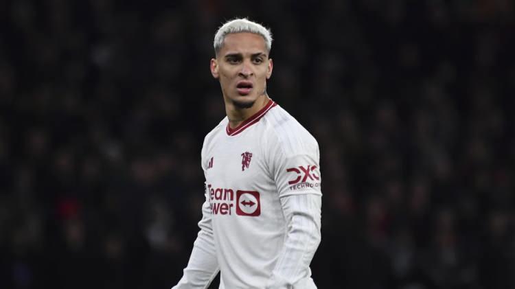 <p>Kerem Aktürkoğlu transferinin önünün kapanması sonrası alternatif isimlere yönelen Sarı-lacivertli kurmaylar, Antony'nin Fenerbahçe'ye yararlı olabileceğini düşünerek harekete geçti.</p>
