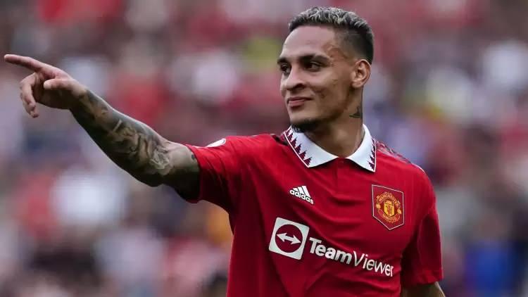<p>Manchester United'da kadroda düşnülmeyen Brezilyalı sağ kanat oyuncusu Antony için Fenerbahçe'nin devreye girdiği ileri sürüldü.</p>
