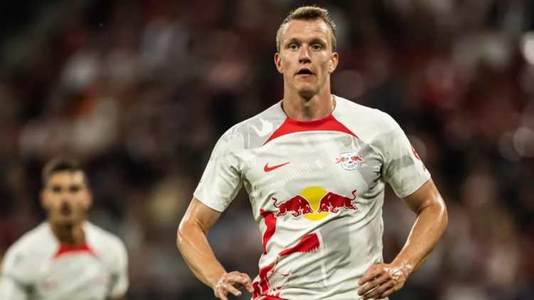 <p>Stopere takviye yapmayı planlayan Beşiktaş, Almanya pazarına yöneldi.<br />
<br />
Söz konusu bölgeye bir numaralı aday Klostermann, diğeri ise Doekhi.<br />
<br />
(SABAH)</p>