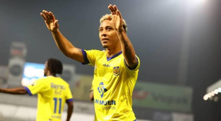 <p>Orta sahaya takviye arayan Trabzonspor, Lucas Ribeiro Costa ile ilgileniyor.<br />
<br />
Güncel piyasa değeri 2.5 milyon Euro olan oyuncu boşa çıktı.<br />
<br />
(TÜRKİYE GAZETESİ)</p>