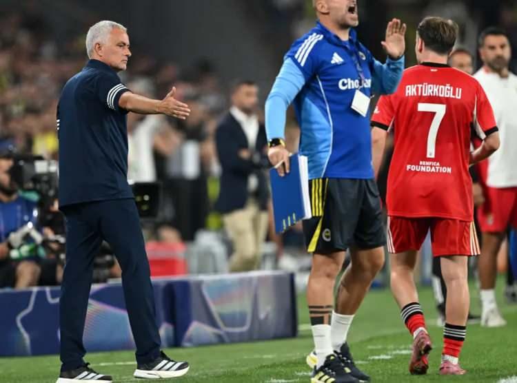<p>TSF: Benfica, bu akşam İstanbul'da Jose Mourinho'nun takımıyla 0-0 berabere kaldı. Her şey Luz'da belirlenecek.</p>
