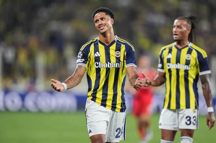 <p>Zerozero: Ofansif açıdan oldukça zayıf bir oyun sergileyen ve açıkça Türk takımının stratejisini bozmayı hedefleyen Benfica, İstanbul'da hayatta kaldı ve Fenerbahçe ile 0-0 berabere kaldı.</p>