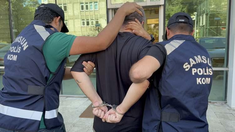<p>Özel uçakla Trabzon’a getirilen Uğur Demiröz, burada Samsun Emniyet Müdürlüğü KOM Şube Müdürlüğü ekiplerine teslim edildi.</p>
