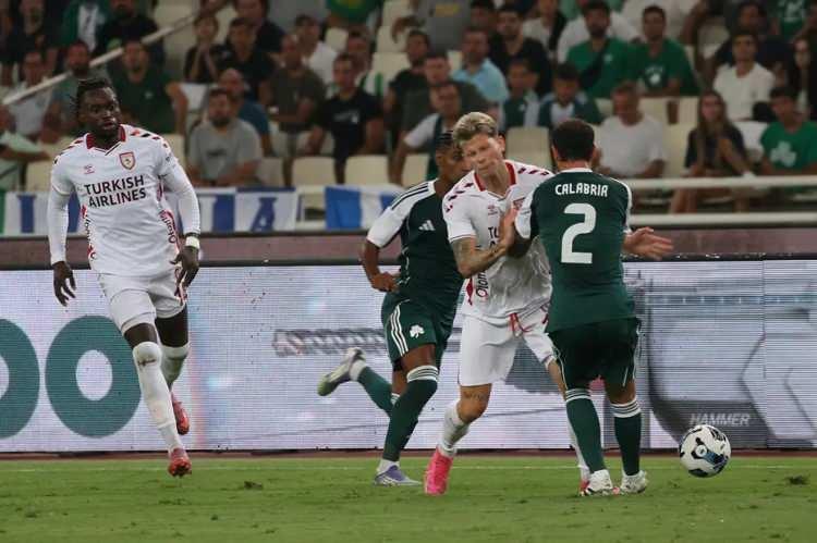<p>Ertnews: "Yonca" OAKA'da karakterini, reaksiyonunu ve kalitesini göstererek Avrupa Ligi play-off'larının ilk maçında dirençli Samsunspor'u 2-1 yendi ve artık lig aşamasına girmeye bir adım daha yaklaştı.</p>