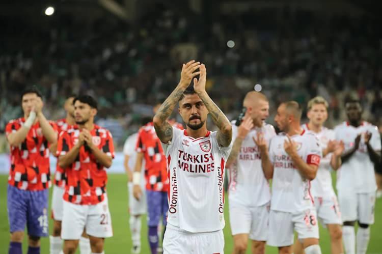 <p>Sport24: Samsunspor'un seviyesi Shakhtar veya Rangers ile aynı değil ancak bu Panathinaikos'un rahat bir gece geçirmesi için yeterli olmadı.</p>