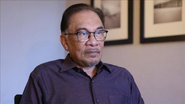 <p><span style="color:#B22222"><strong>15. Anwar Ibrahim </strong></span></p>
<p>Malezya Başbakanı</p>
<p> 2.4 Milyon $</p>