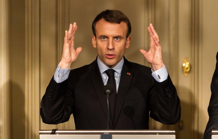 <p>Macron'un mal varlığı yaklaşık 31.5 milyon dolar. Fransa hükümeti şeffaflık otoritesine göre, Macron'un 2009 ile 2014 yılları arasında vergiden önce gelir beyannameleri toplamı 3.3 milyon euro tutmuştur. Hisse senedi portföyü yaklaşık 65,000 dolar değerinde. Şu anda, Fransa Cumhurbaşkanı ve Başbakan her ay brüt 15,140 euro kazanıyor.</p>