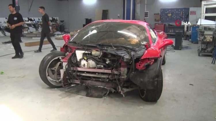 <p>Türkiye’nin gündemine oturan Ferrari kazasında yeni gelişme yaşandı. Kazalı haldeki Ferrari’yi futbolcu satın aldı.</p>
<p> </p>
<p>Geçtiğimiz günlerde tamir edilmek üzere test amaçlı olarak kullanılırken E-5 karayolunda kazaya karışan 2012 model Ferrari 458 Italia marka araç satıldı.</p>