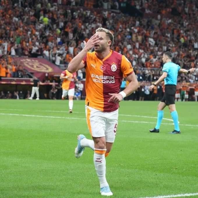 <p>Cim-Bom, yetenekli futbolcusu için gelen 30 milyon euroluk son öneriyi de geri çevirdi.</p>
