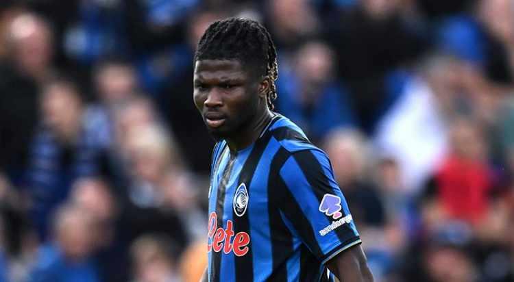 <p>Golcü arayışlarını sürdüren Beşiktaş'ın Atalanta forması giyen Malili yıldız El Bilal Toure'ye teklif yaptığı ileri sürüldü.<br />
<br />
23 yaşındaki futbolcu takımdan ayrılmak istiyor.<br />
<br />
(FOTOMAÇ)</p>
