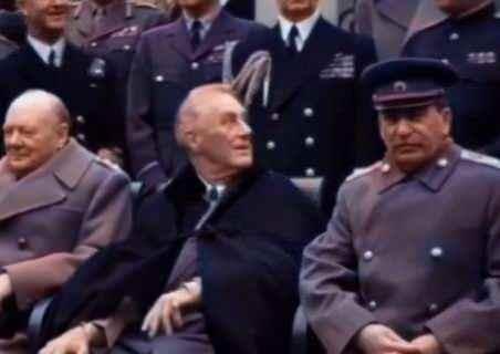 <p><span style="color:inherit">İkinci Dünya Savaşı sırasında Winston Churchill, Franklin D. Roosevelt ve Joseph Stalin, 11 Şubat 1945'te SSCB'nin önde gelen tatil yeri Yalta'daki Livadia Sarayı'nda buluştu.</span></p>

<p> </p>
