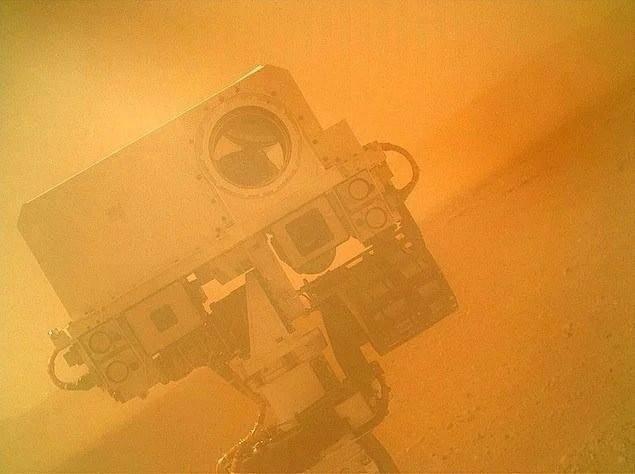 <p>Meşhur Curiosity, Mars'tan selfie çekerken... (2012)</p>
