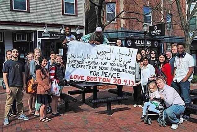 <p>Yukarıdaki mesaja cevap olarak Boston'dan gönderilen barış pankartı (2013)</p>

<p> </p>
