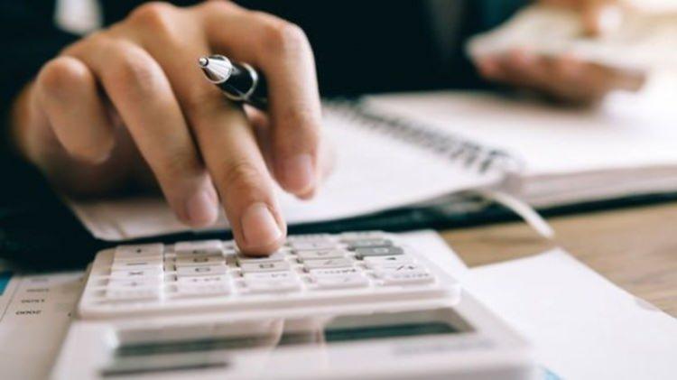 <p>Listede bilgileri açıklananlar arasında bankacılık ve finans sektöründe faaliyet gösteren 18 şirket yer alırken, bu şirketlerce tahakkuk ettirilen toplam vergi tutarı da 114 milyar 208 milyon 433 bin 258 lira olarak hesaplandı.</p>

<p> </p>
