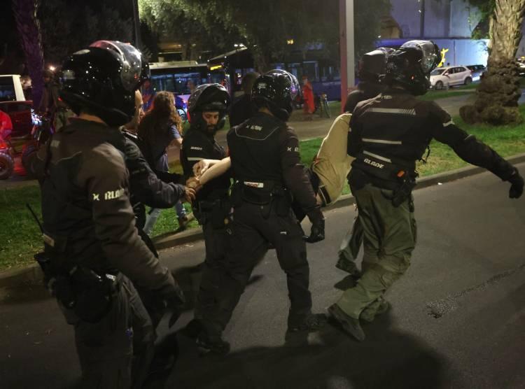 <p>Dün sabah, genel grev nedeniyle hayati tesisler ve büyük şirketler kapanmış, yüzlerce özel kurum, belediye ve kuruluş greve katılmıştı.</p>
