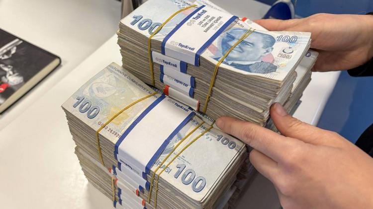 <p>Listeye göre Türkiye Garanti Bankası AŞ en fazla kurumlar vergisi ödeyen şirket olurken, ikinci sırada TC Ziraat Bankası AŞ yer aldı. Kuveyt Türk Katılım Bankası AŞ ise üçüncü sıraya yerleşti.</p>